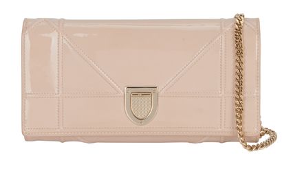 Diorama Wallet on Chain, front view